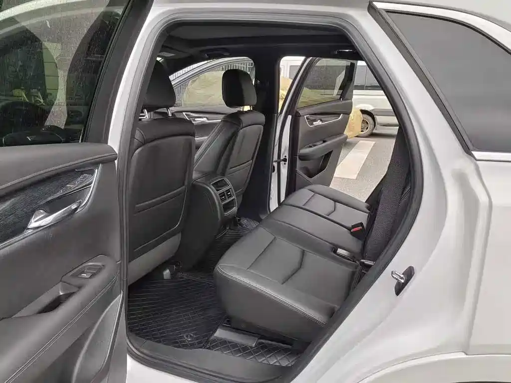 Cadillac XT5 — миниатюра 8