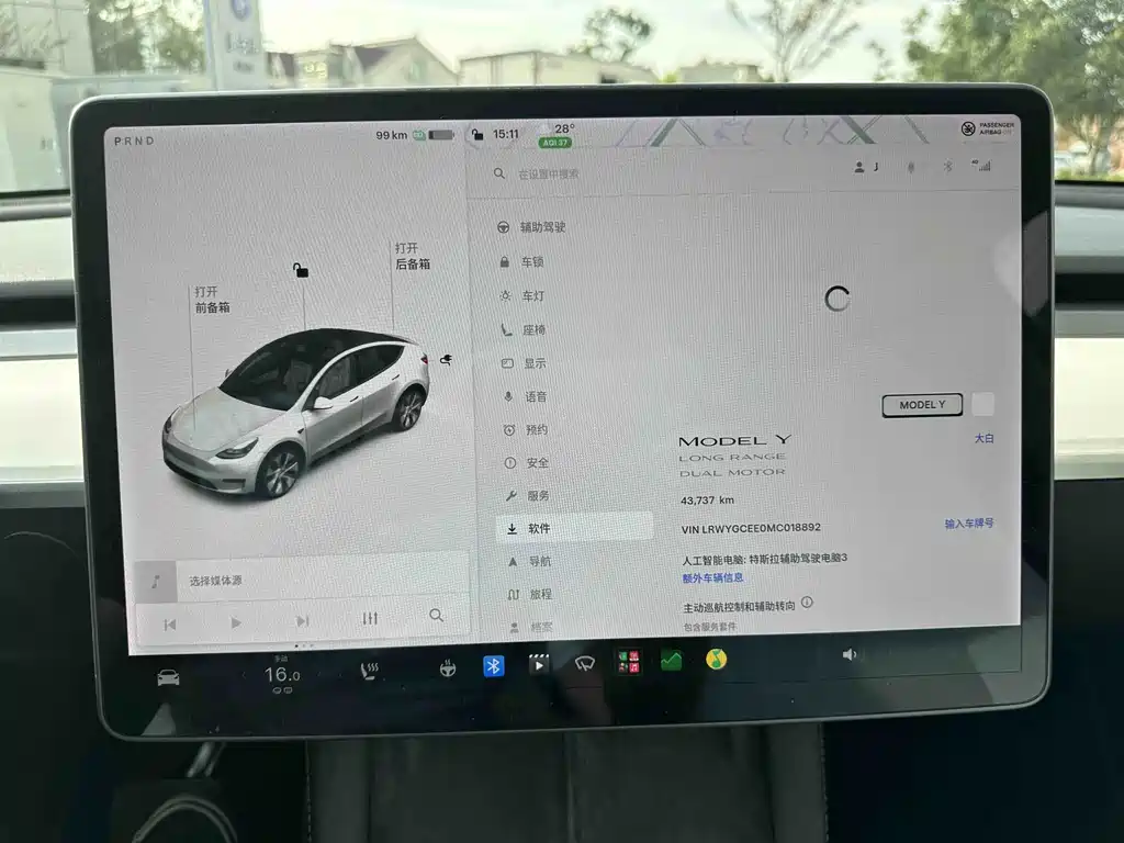 Tesla Model Y — миниатюра 5