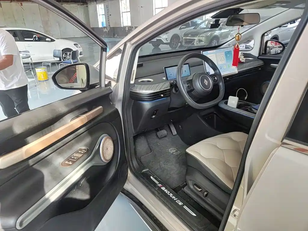 Baojun Yunduo — миниатюра 16