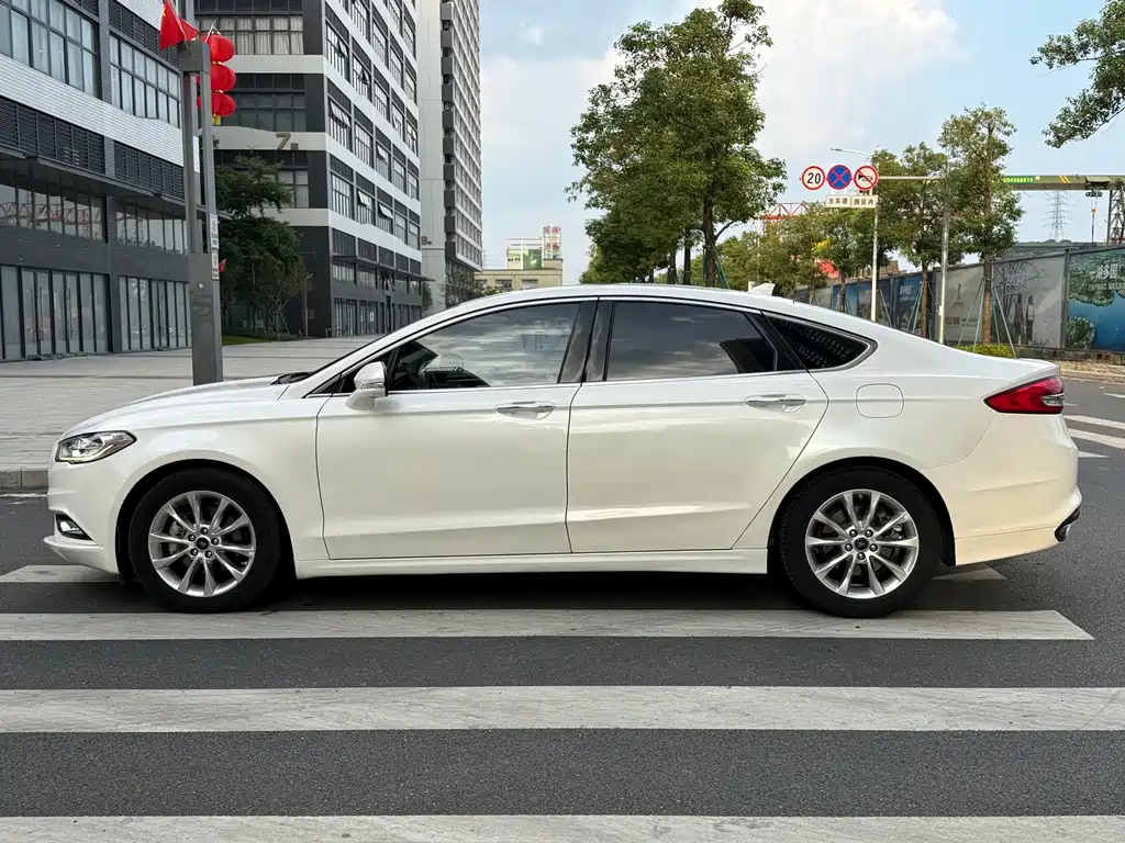 Ford Mondeo — миниатюра 7