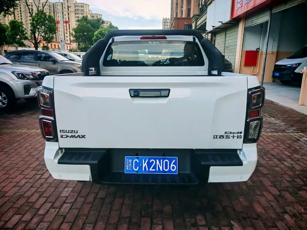Isuzu D-MAX — миниатюра 5