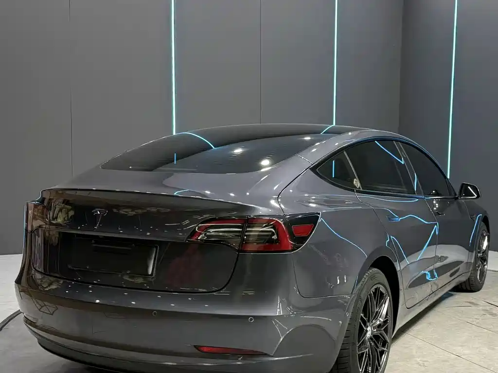 Tesla Model 3 — миниатюра 6