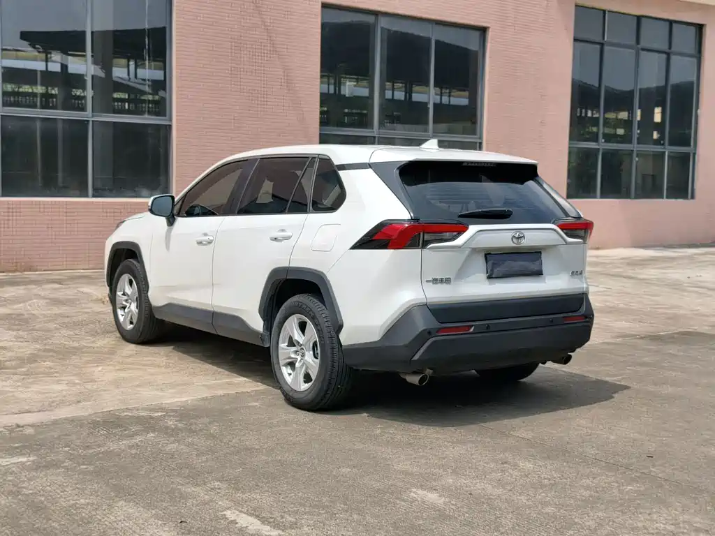 Toyota RAV4 — миниатюра 6