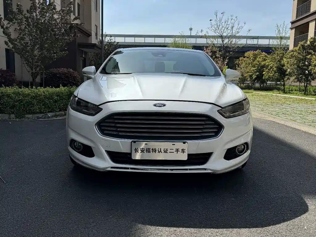 Ford Mondeo 2013 2.0L GTDi200 Fashion