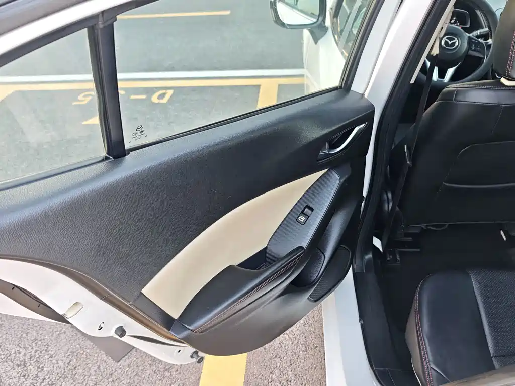 Mazda 3 Axela — миниатюра 16