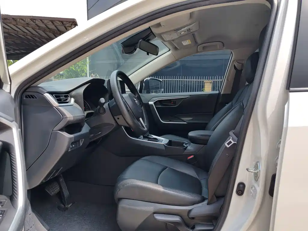 Toyota RAV4 — миниатюра 9