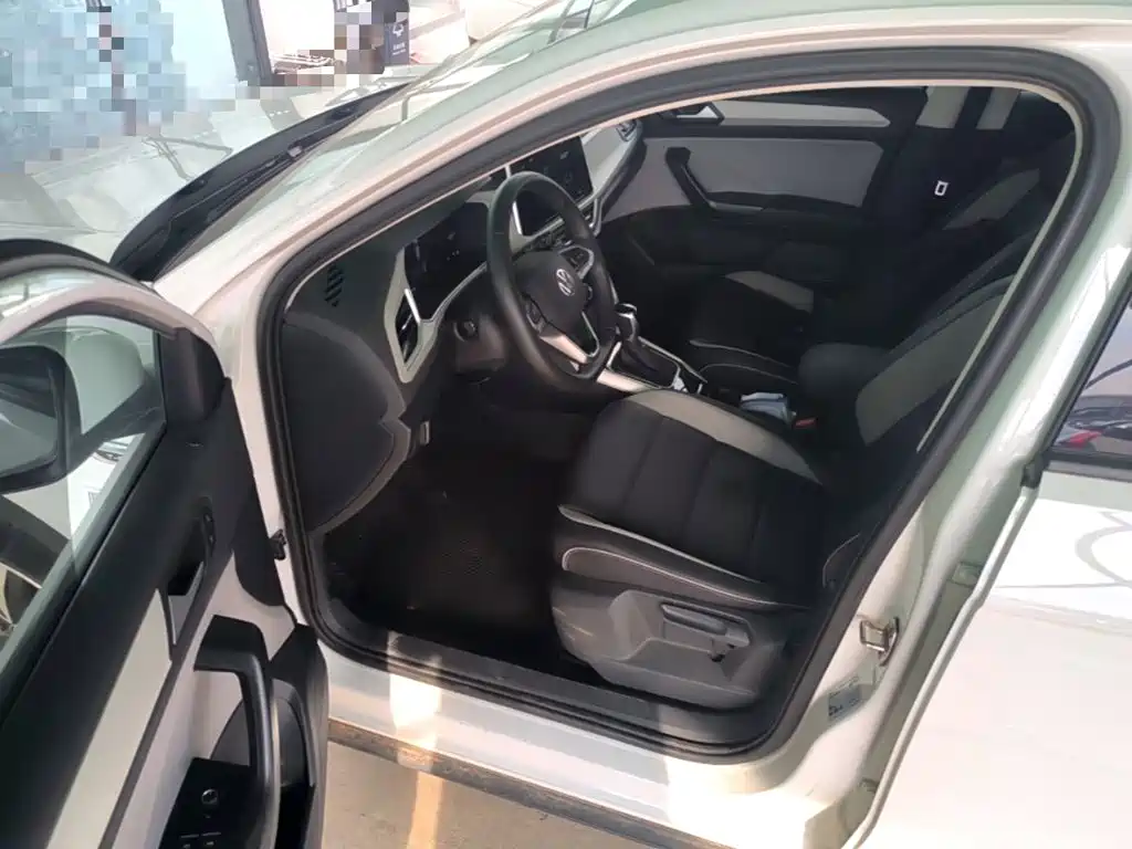 Volkswagen T-Roc — миниатюра 16