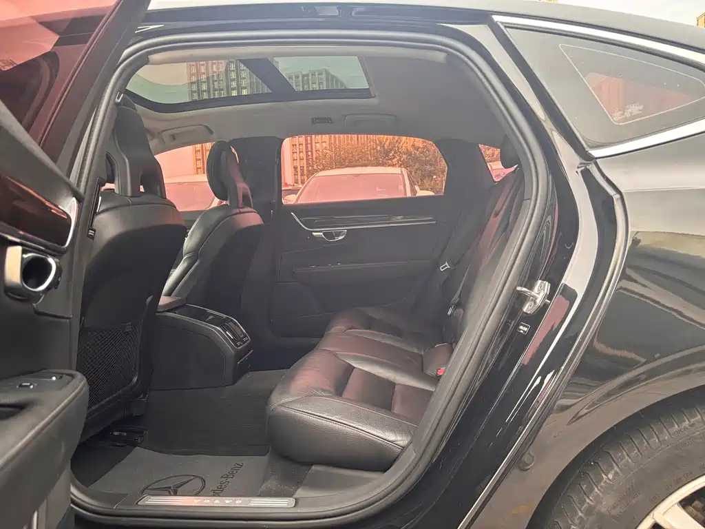 Volvo S90 — миниатюра 6