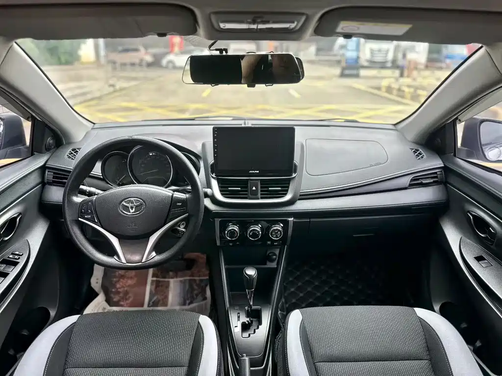 Toyota Yaris L — миниатюра 8