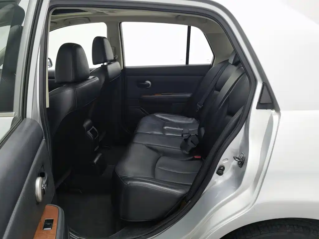 Nissan Tiida — миниатюра 15