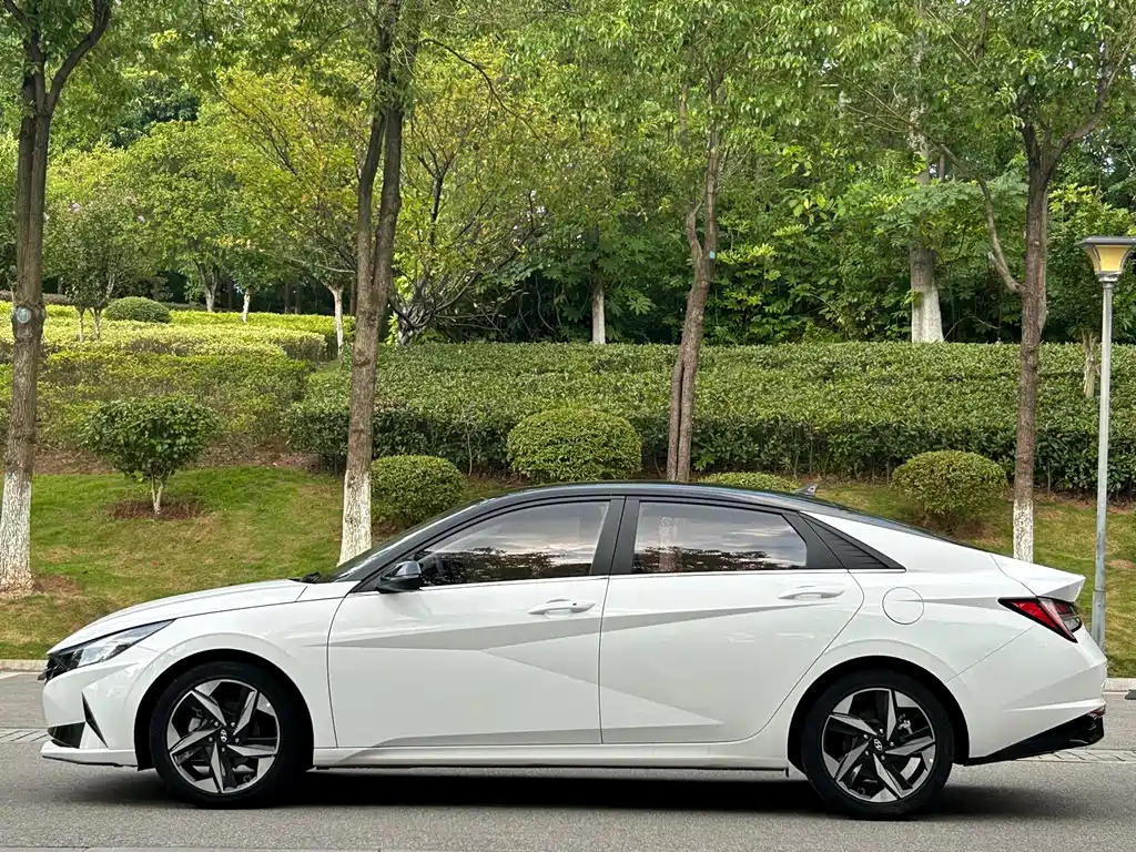 Hyundai Elantra — миниатюра 5