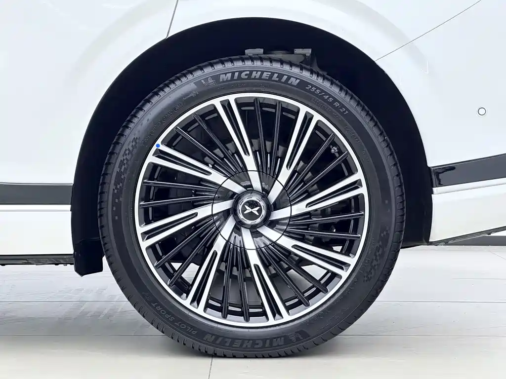 XPeng G9 — миниатюра 10