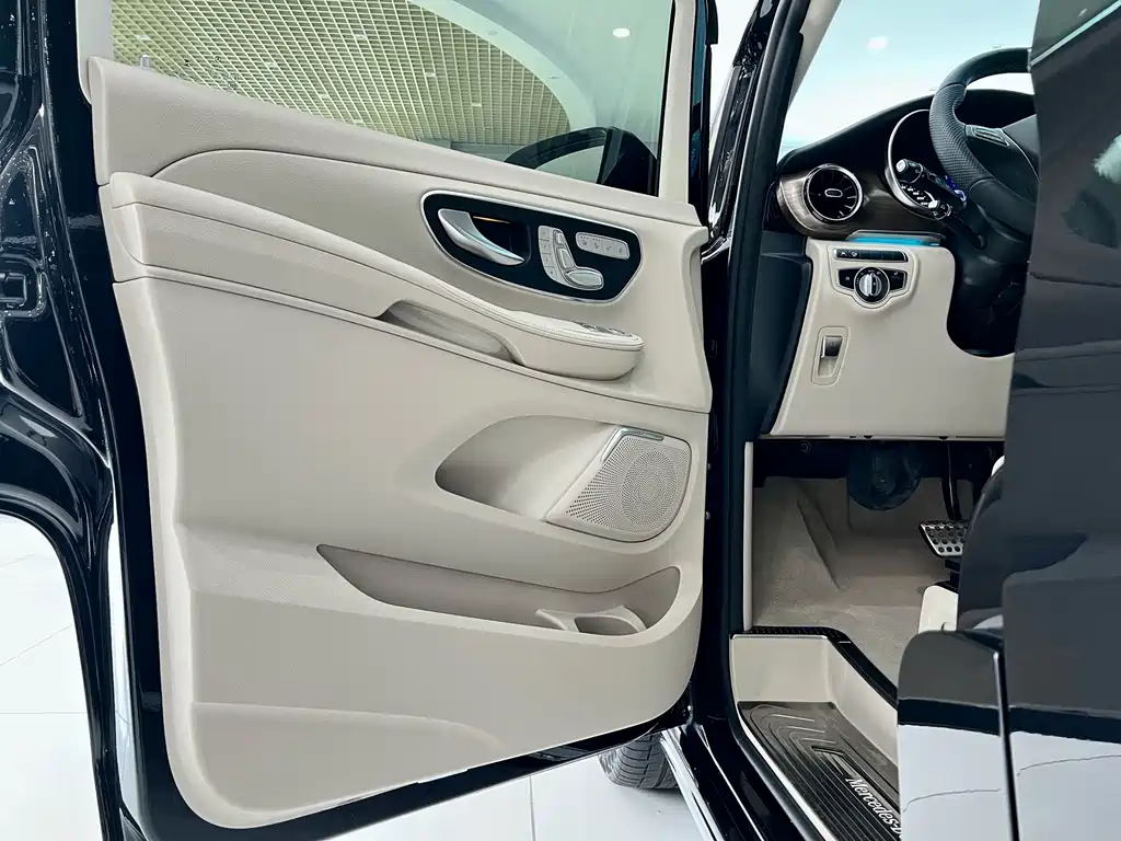 Mercedes-Benz V-Class — миниатюра 24