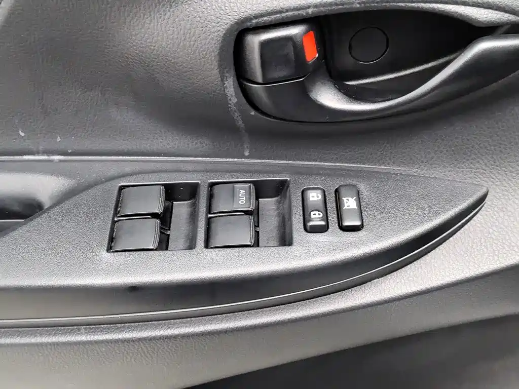 Toyota Yaris L — миниатюра 9