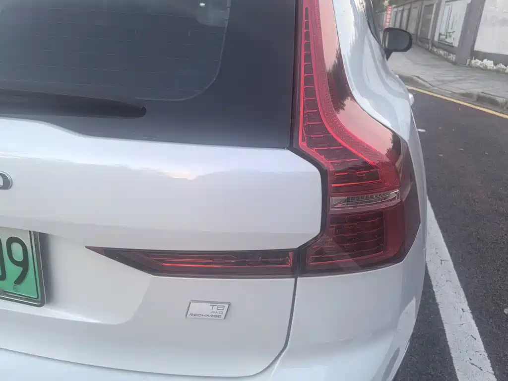 Volvo XC60 PHEV — миниатюра 13
