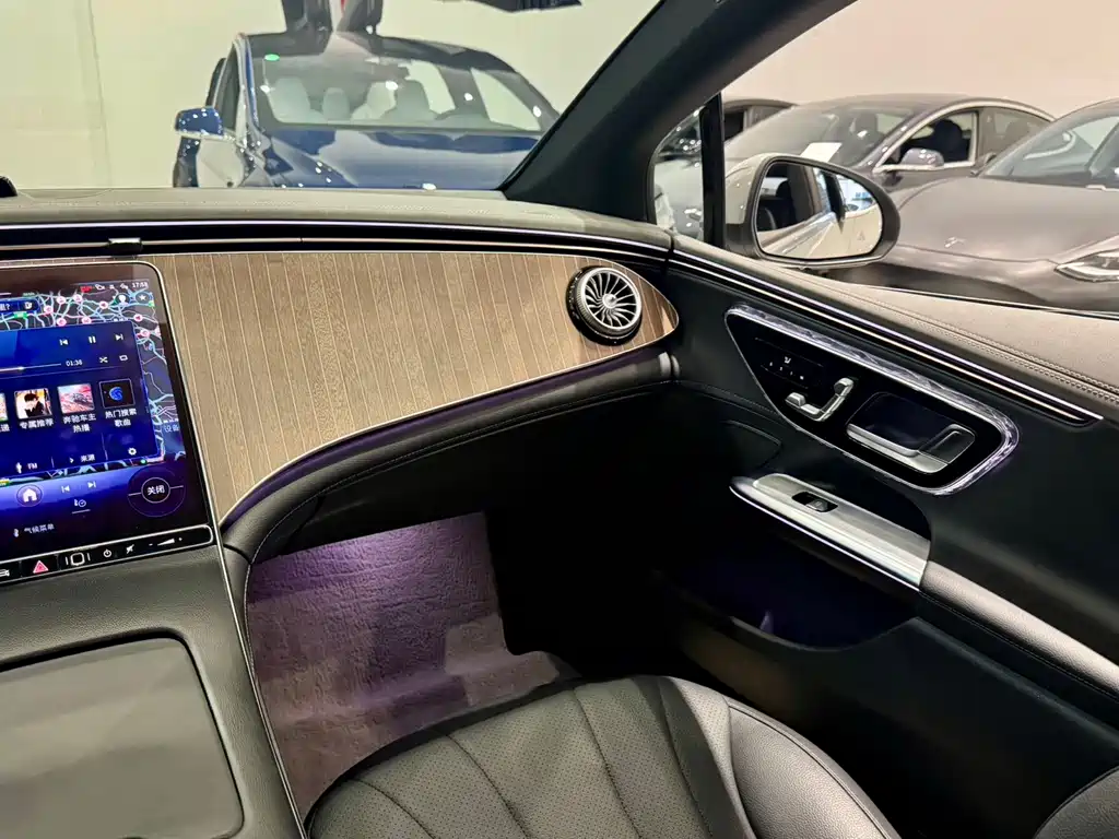 Mercedes-Benz EQE — миниатюра 12