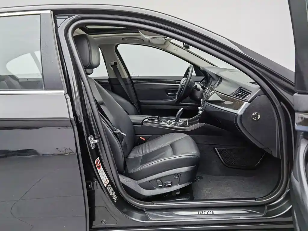 BMW 5 Series — миниатюра 23