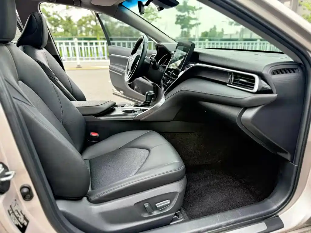 Toyota Camry — миниатюра 6