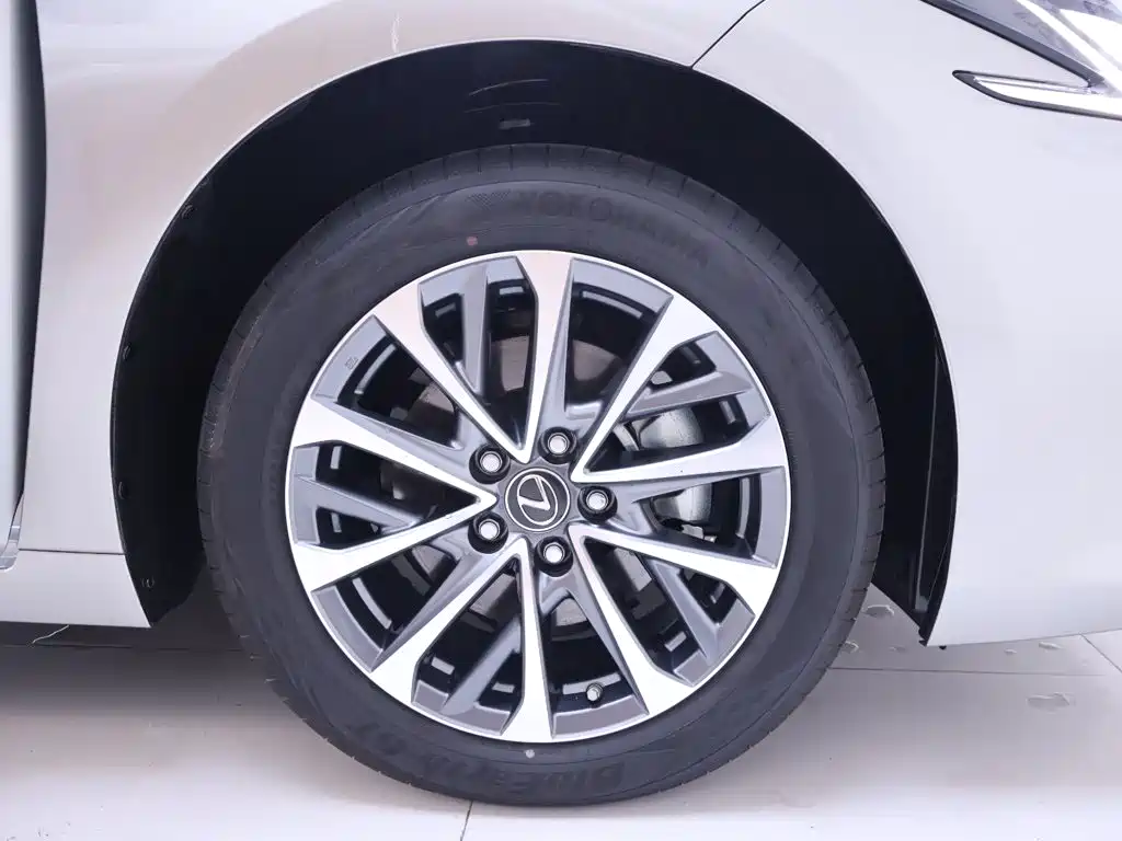 Lexus ES — миниатюра 6