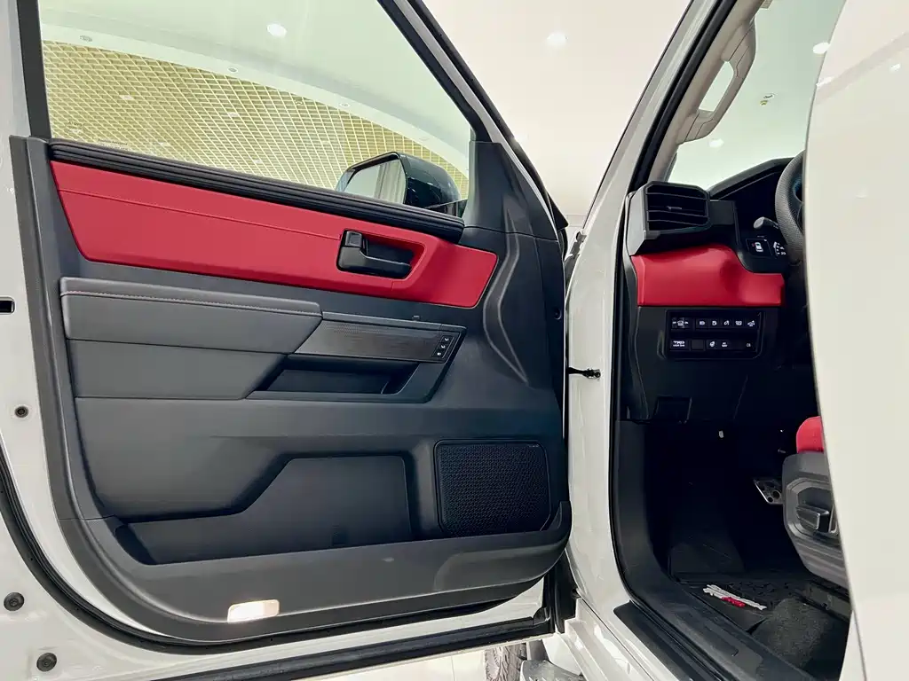 Toyota Sequoia — миниатюра 21