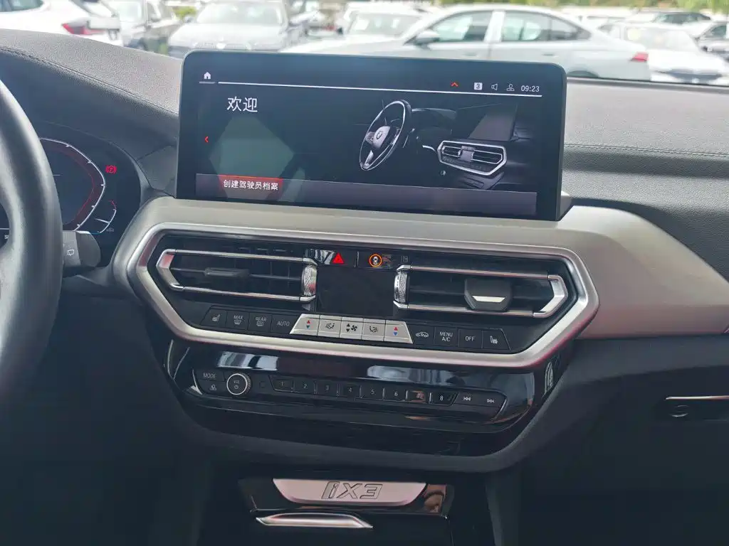 BMW iX3 — миниатюра 15