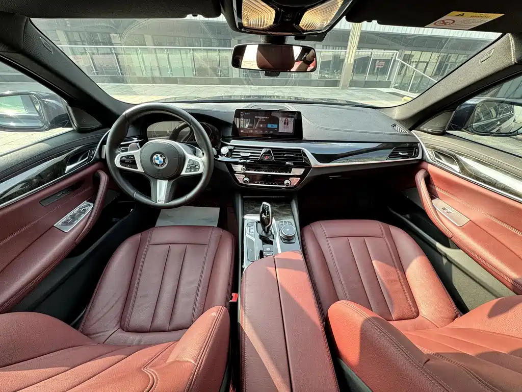 BMW 5 Series — миниатюра 13
