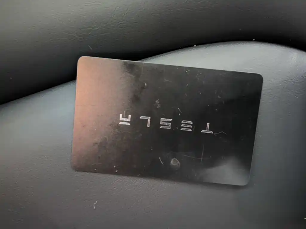 Tesla Model Y — миниатюра 9