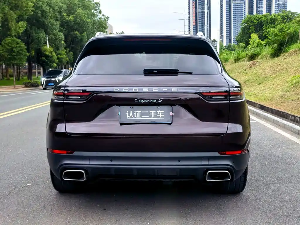 Porsche Cayenne — миниатюра 6