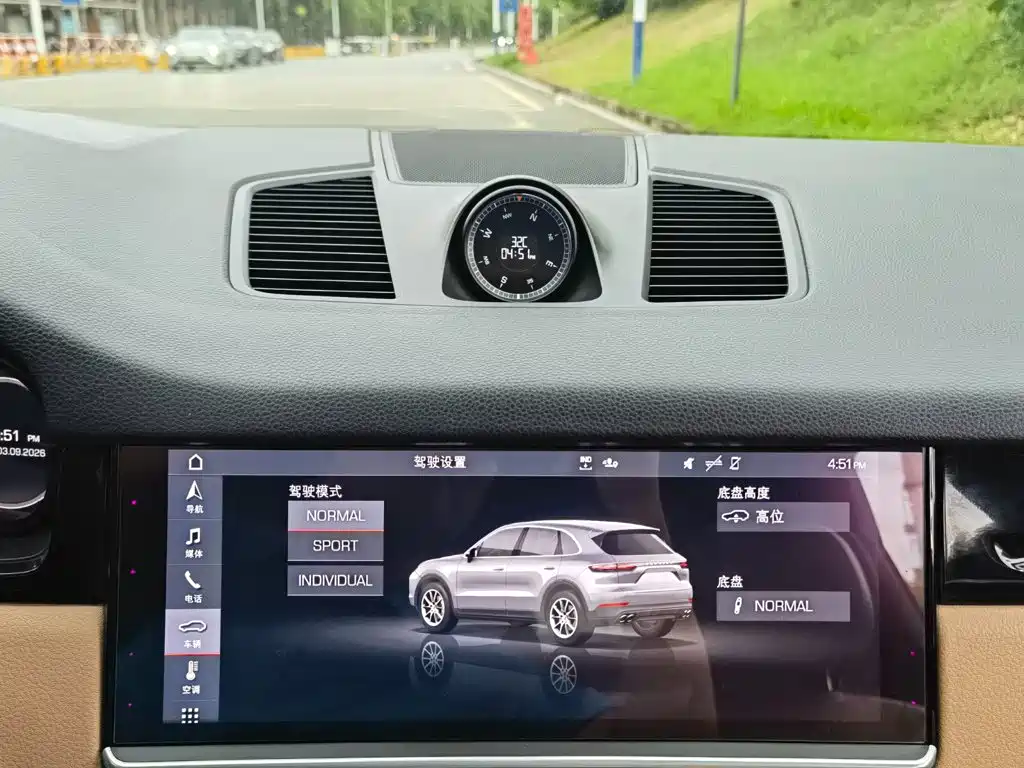 Porsche Cayenne — миниатюра 15