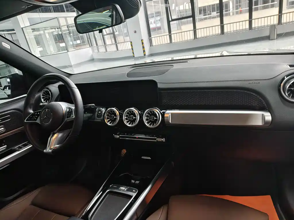 Mercedes-Benz EQB — миниатюра 12