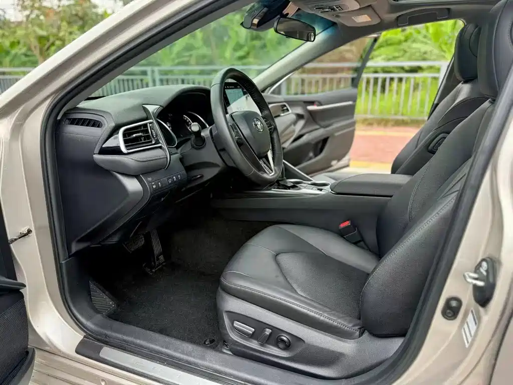 Toyota Camry — миниатюра 4