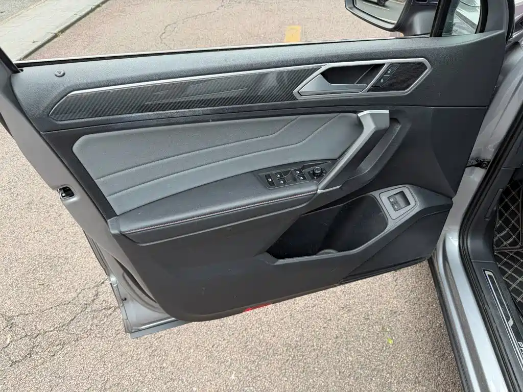 Volkswagen Tiguan L PHEV — миниатюра 6