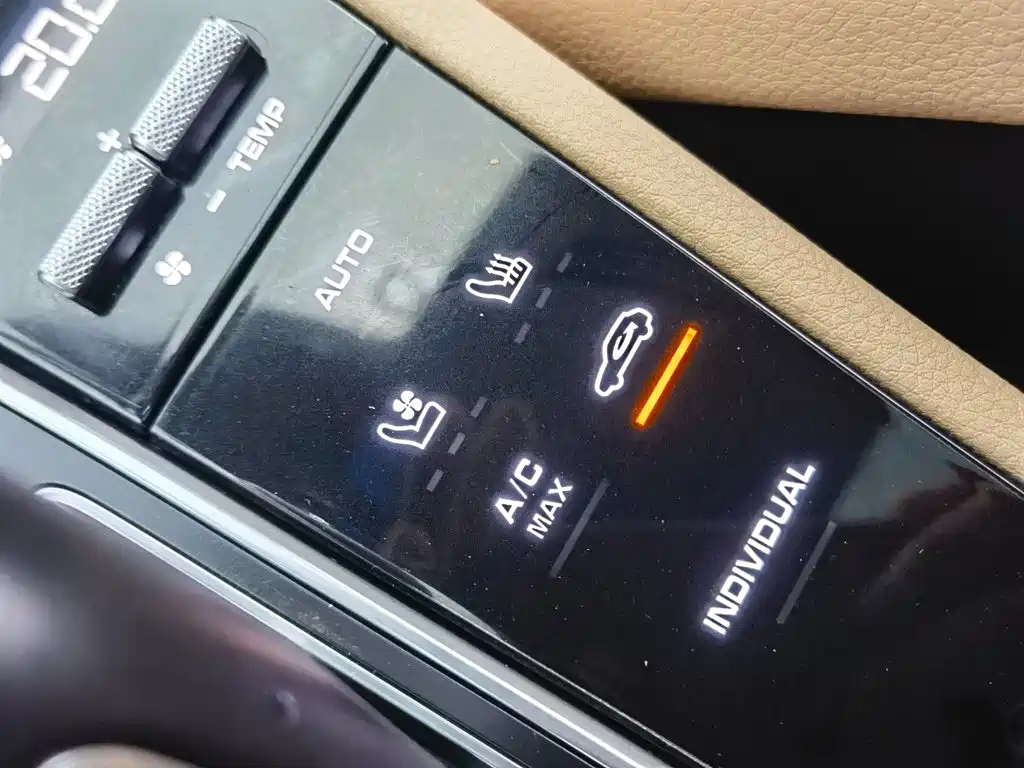 Porsche Cayenne — миниатюра 28