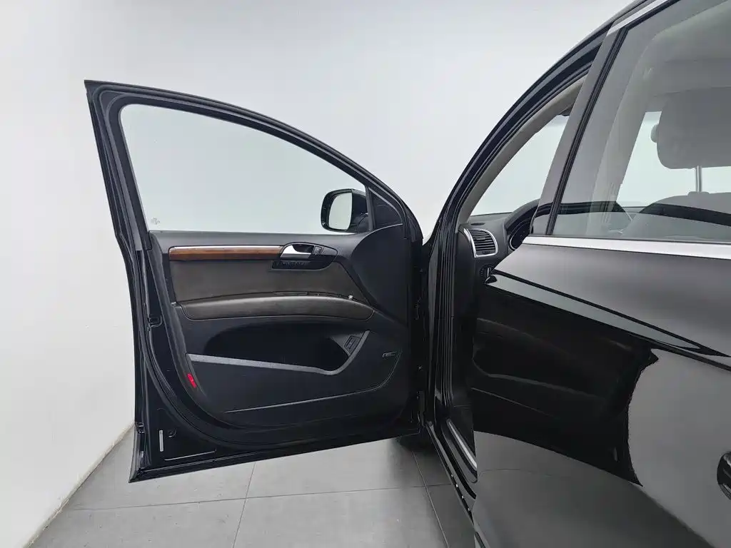 Audi Q7 — миниатюра 8