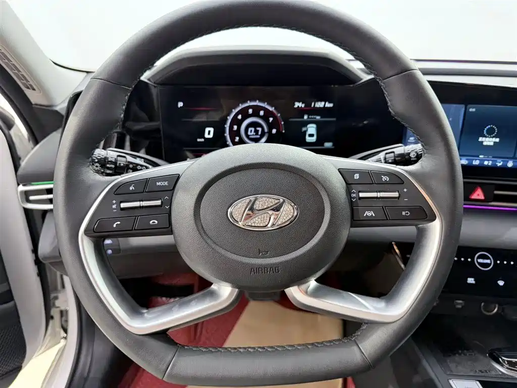 Hyundai Elantra 2022 1.5L CVT LUX Luxury