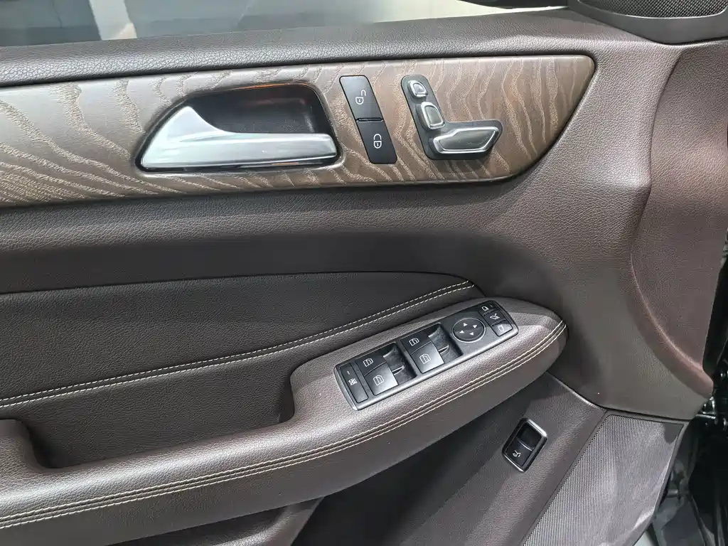 Mercedes-Benz GLE (Import) — миниатюра 20