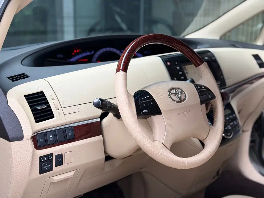 Toyota Previa — миниатюра 7