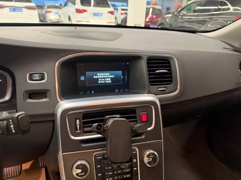Volvo S60 PHEV — миниатюра 12