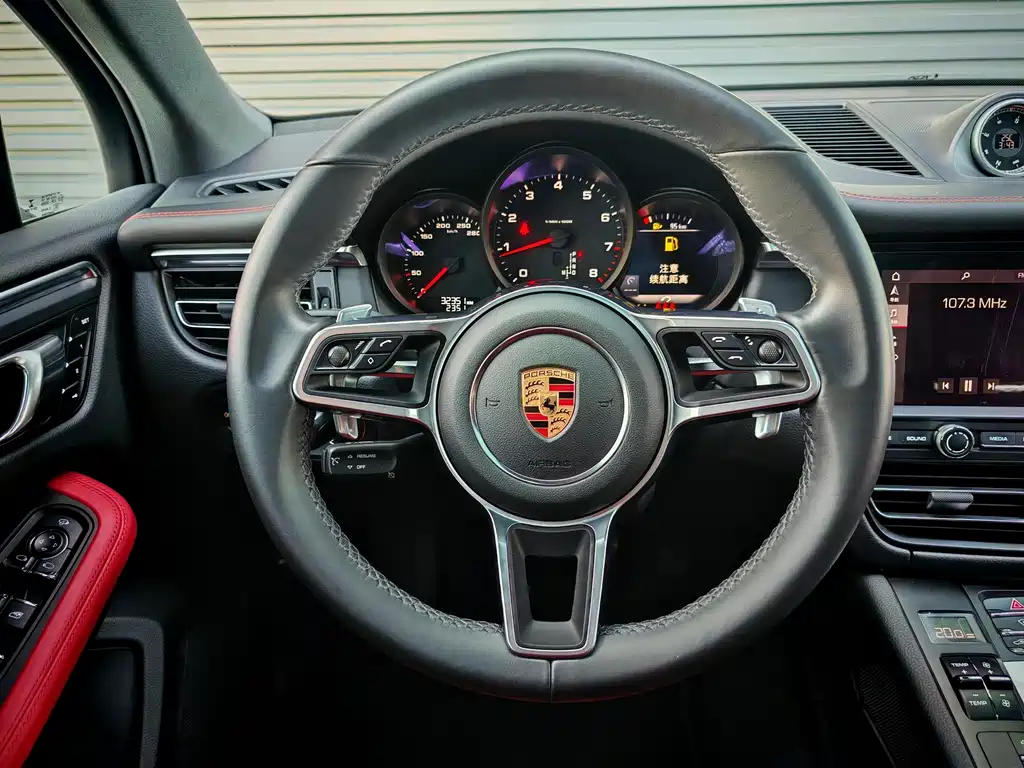 Porsche Macan — миниатюра 9