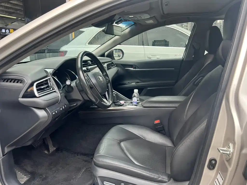 Toyota Camry — миниатюра 4