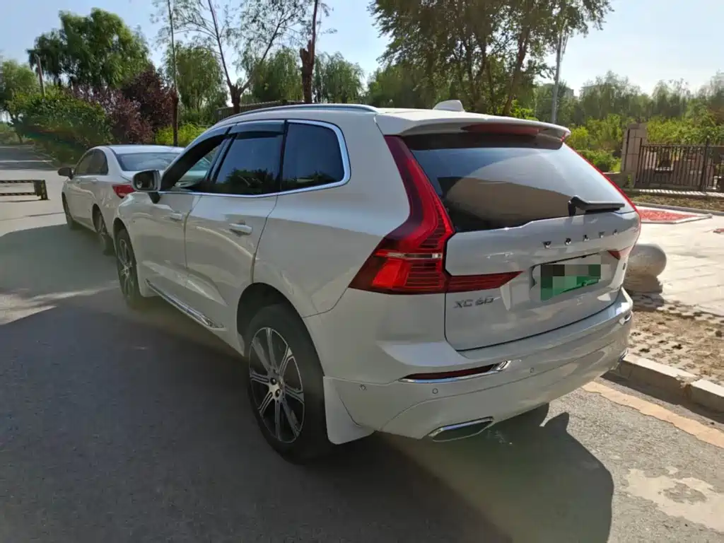 Volvo XC60 PHEV — миниатюра 2