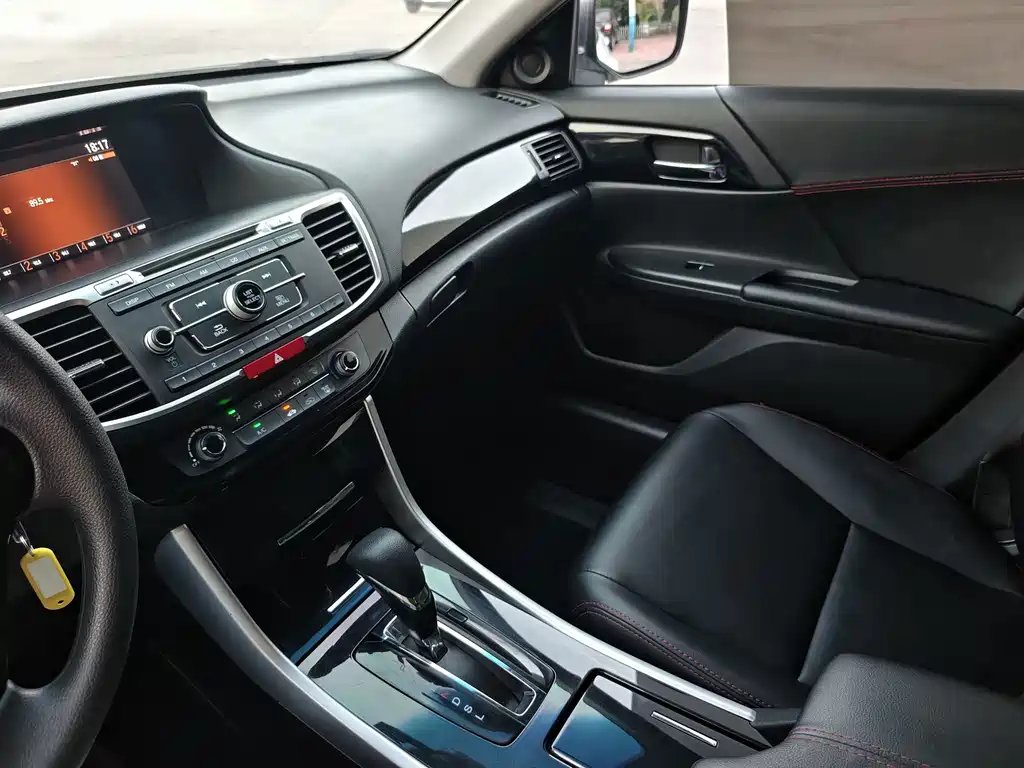 Honda Accord — миниатюра 12