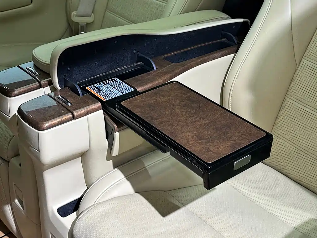 Toyota Alphard — миниатюра 18