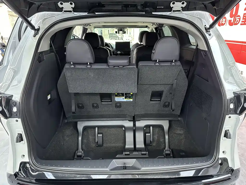 Toyota Sienna — миниатюра 9