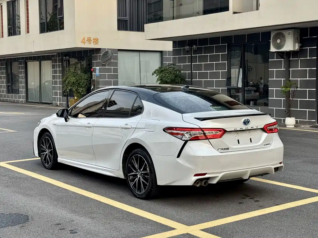 Toyota Camry — миниатюра 7