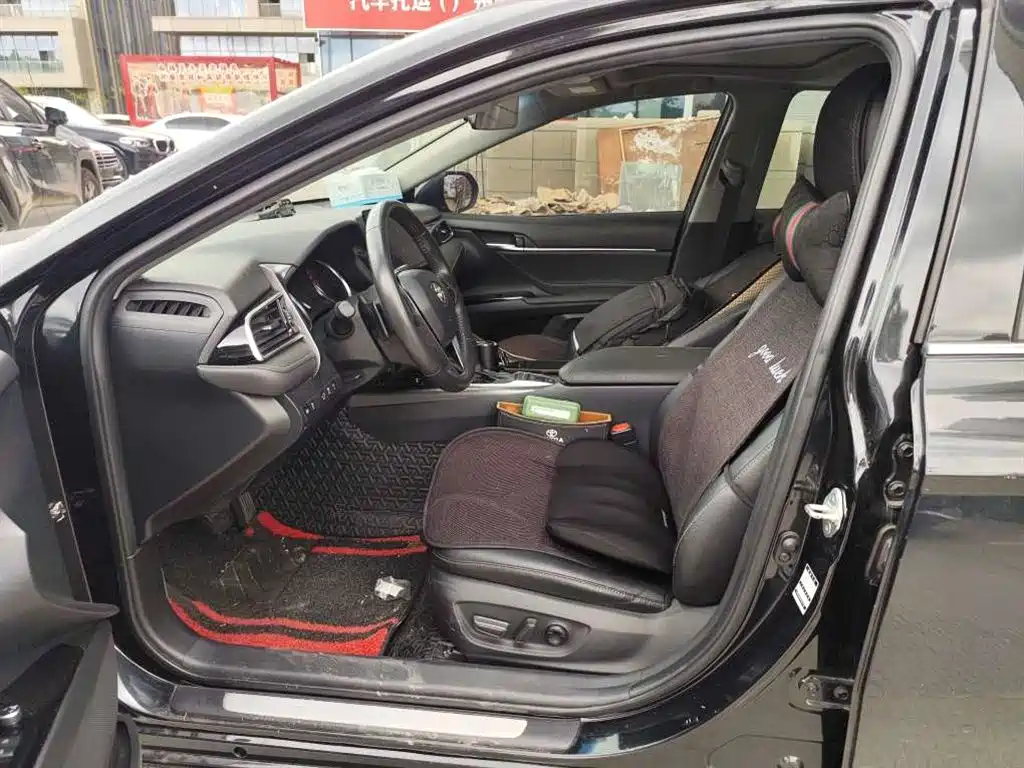 Toyota Camry — миниатюра 3