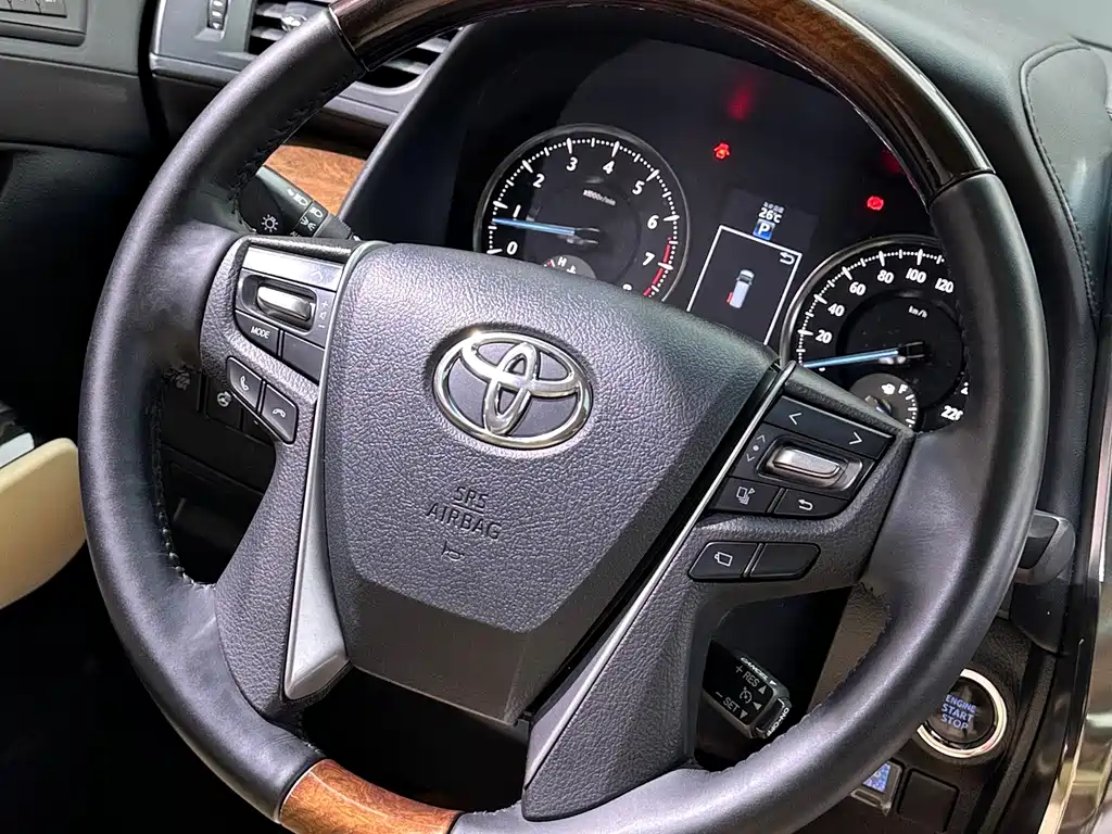 Toyota Alphard — миниатюра 25