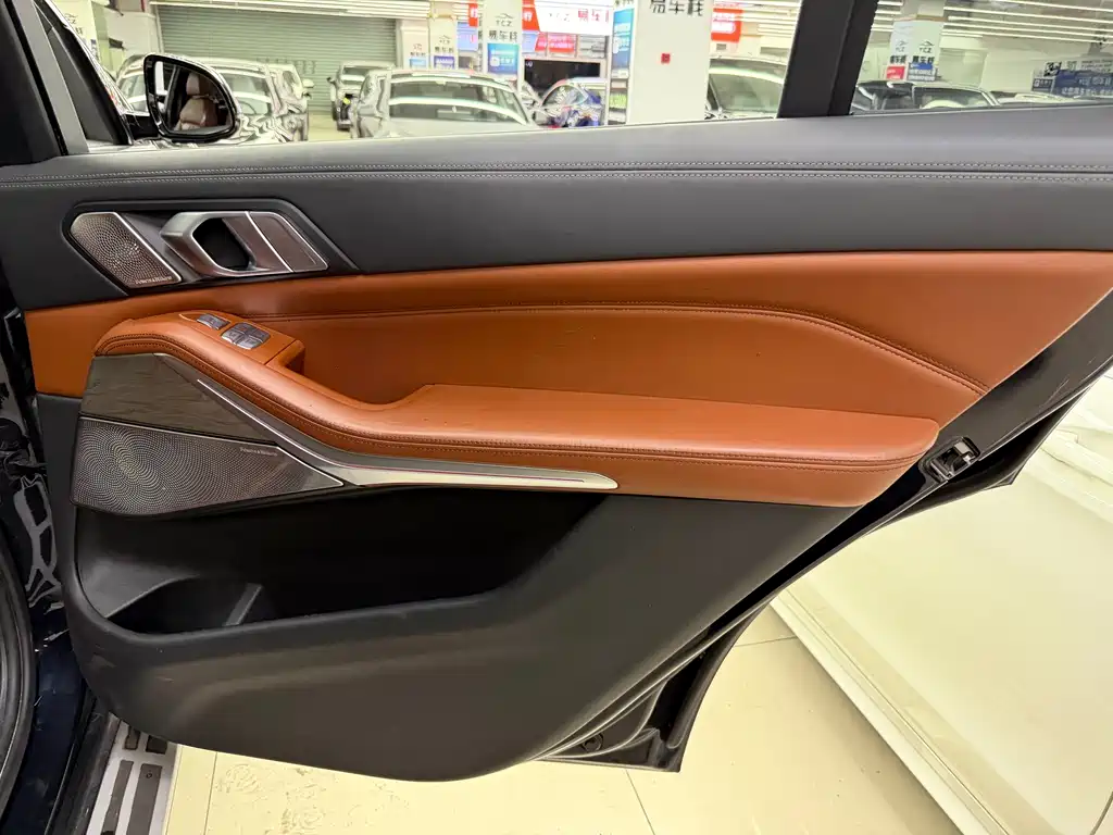BMW X7 — миниатюра 18
