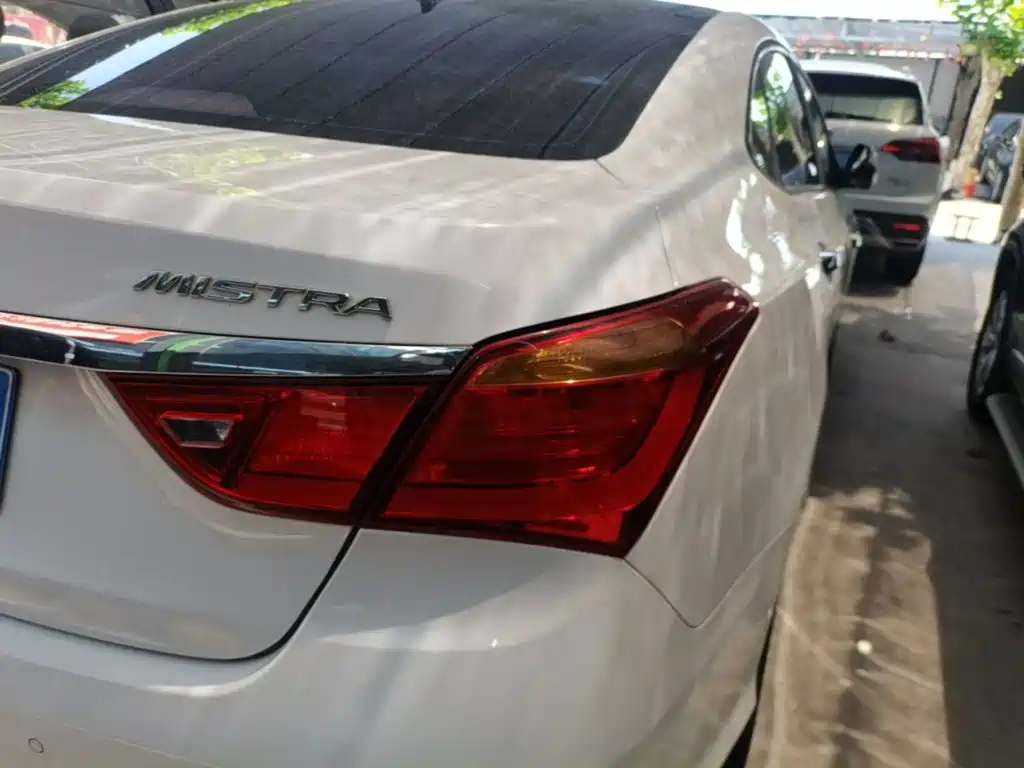 Hyundai Mistra 2017 1.8L AT GLS V