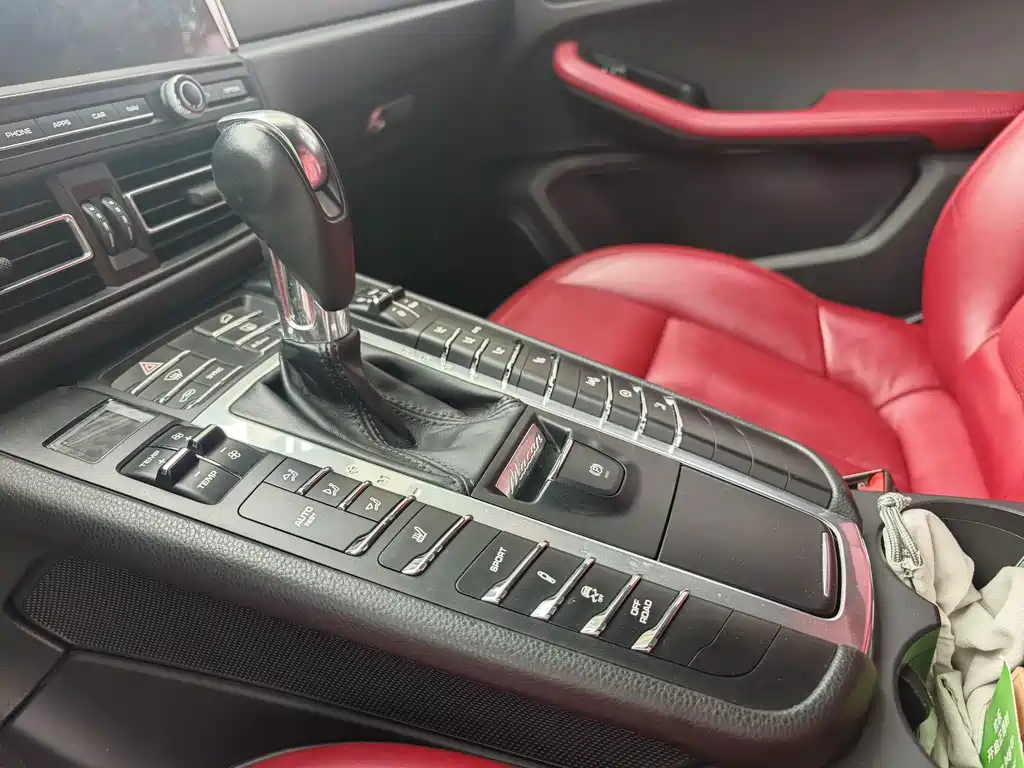 Porsche Macan — миниатюра 8